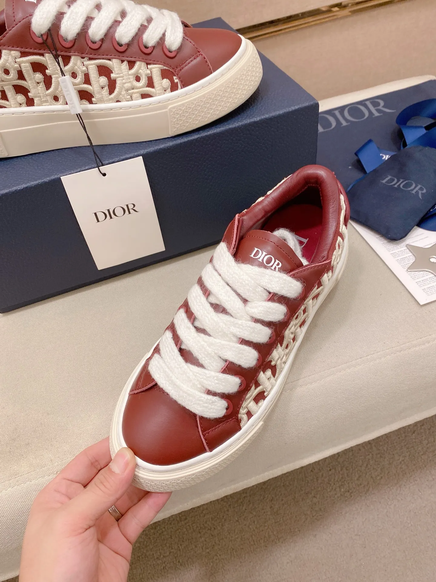 Factory price: 300 Men's shoes 💰[Dior·Dior] Top 🔍Couple style 💏🔍New casual sports style couple shoes, new four-season design, perfect workmanship, lace-up lazy style to create cabinet quality, upper: imported first-layer cowhide, sheepskin lining is soft and comfortable, ultra-light TPU wear-resistant outsole, simple, versatile fashion men's shoes, excellent color code number 35--44